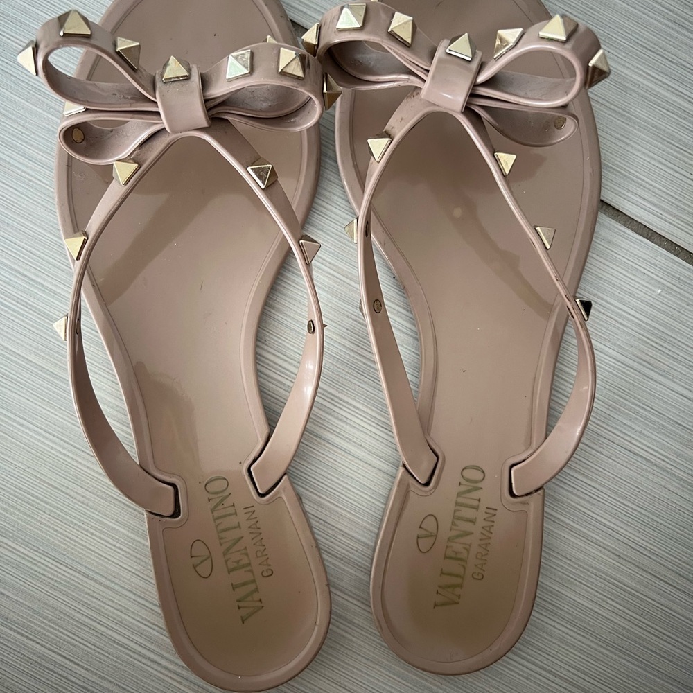Used valentino flip flops. Signs of wear are shown . Authentic . Size 38